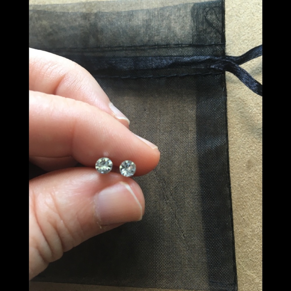 Clear Crystal Crystal Earrings W/Organza Bag